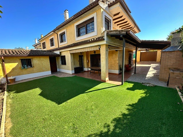 Fachada trasera jardín