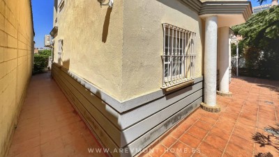 Fachada delantera lateral